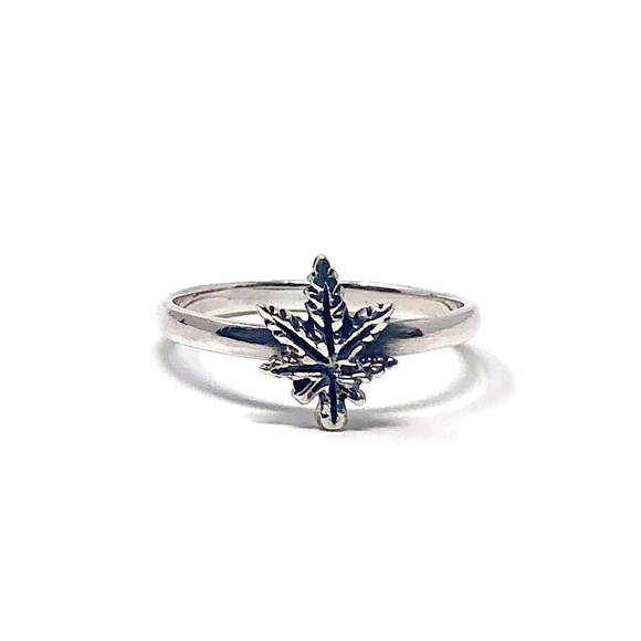 Sterling Silver Marijuana Pot Leaf Symbol Ring - Picture 8 of 8